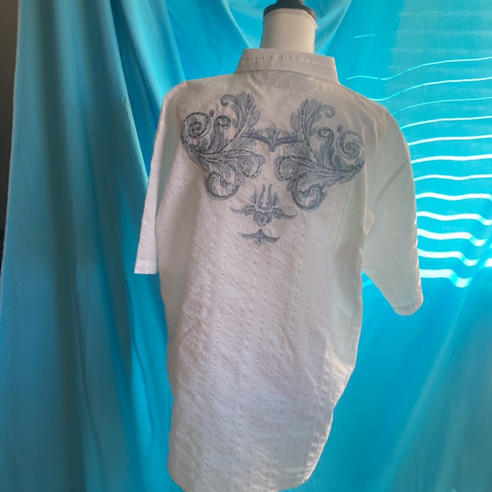 White men’s short sleeved embroidered shirt - Picture 5 of 8